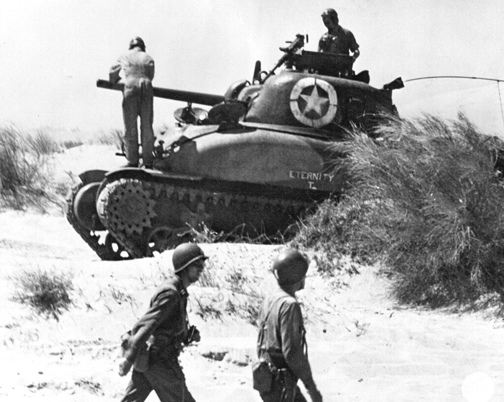 M4A1 в Сицилии. 1943 год. M4A1 в Сицилии. 1943 год.